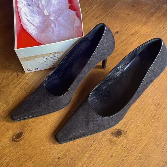 Coach Black Pumps - Gorgeous Logo Design! - Picture 2 of 10